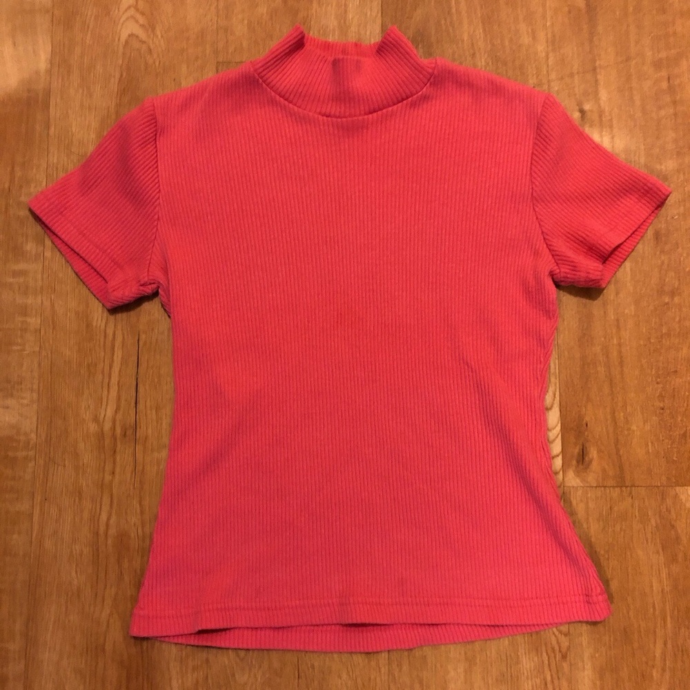 Pink mock neck short sleeve shirt in a small